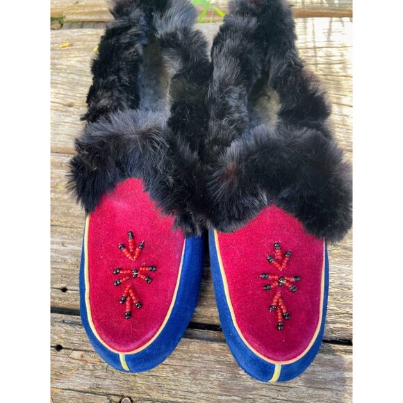 VIntage 1960s Canada Blue Red Suede Fur Womens Moccasin Slipper Sz 8 - Picture 2 of 16